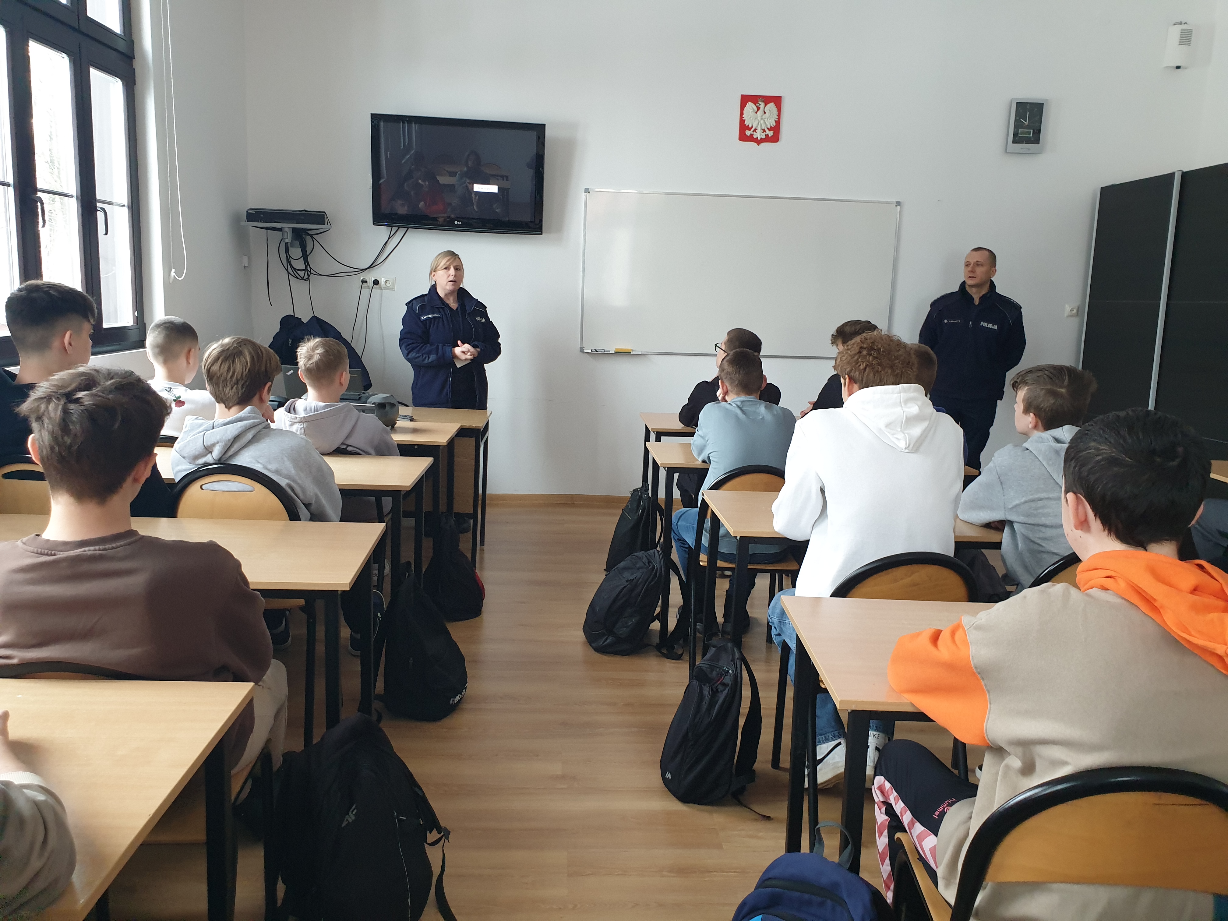  Spotkanie uczniów klasy I a z przedstawicielami Komendy Powiatowej Policji w Tomaszowie lubelskim
